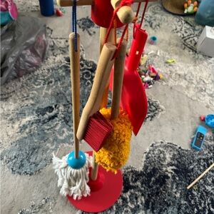 Mellissa and Doug play cleaning set